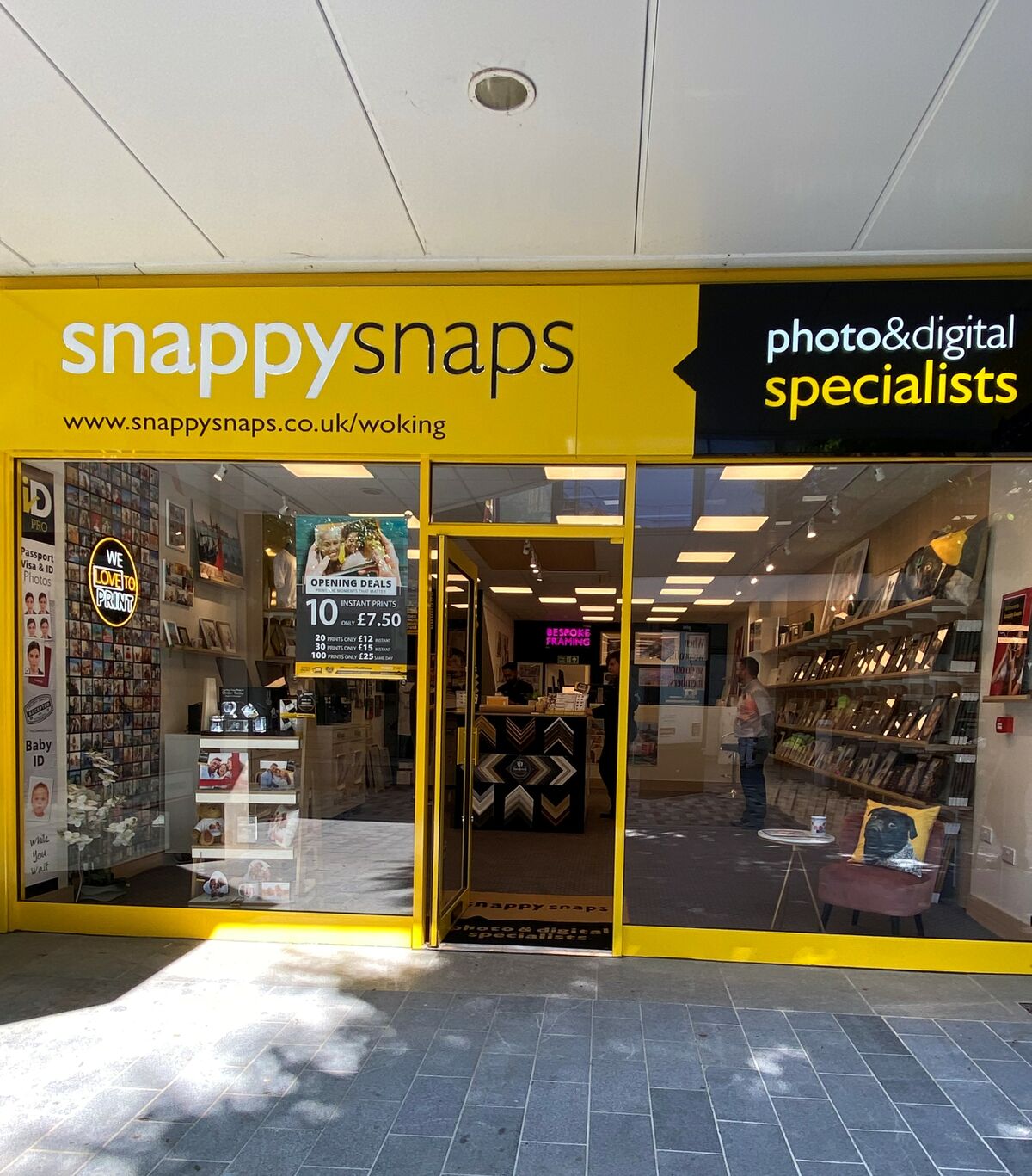 Snappy Snaps Shop Front
